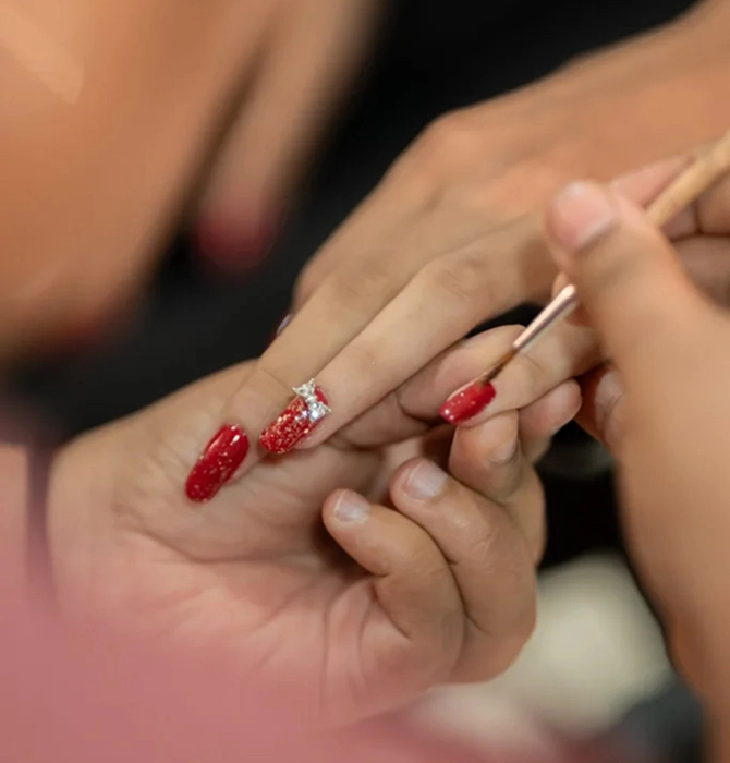 Nail-Artist