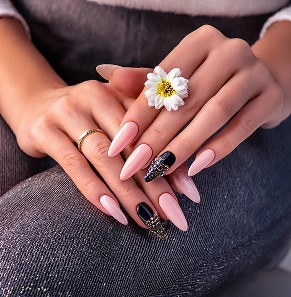 woman-with-long-nails