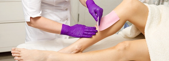therapist-waxing-customer