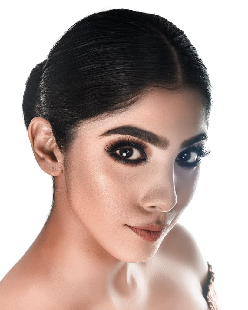 girl with ghost lashes makeup